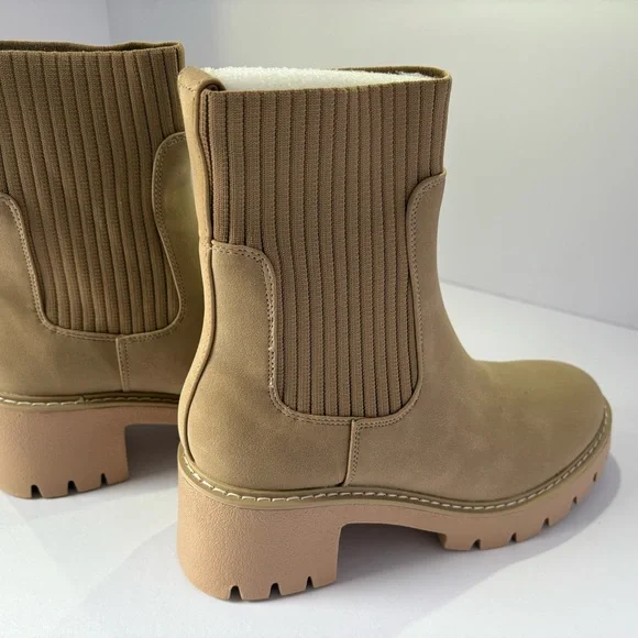 Chic Tan Ankle Boots with Ribbed Design - Picture 5 of 7